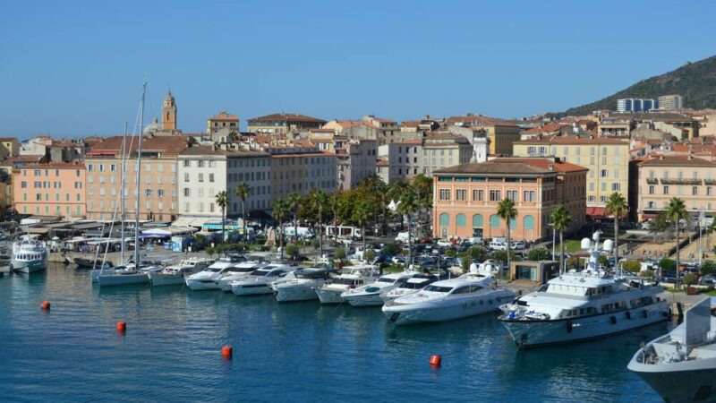 Découvrez Ajaccio : Guide pratique pour louer un bateau