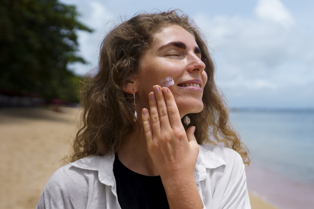 Les bienfaits des crèmes après-soleil : pourquoi les utiliser
